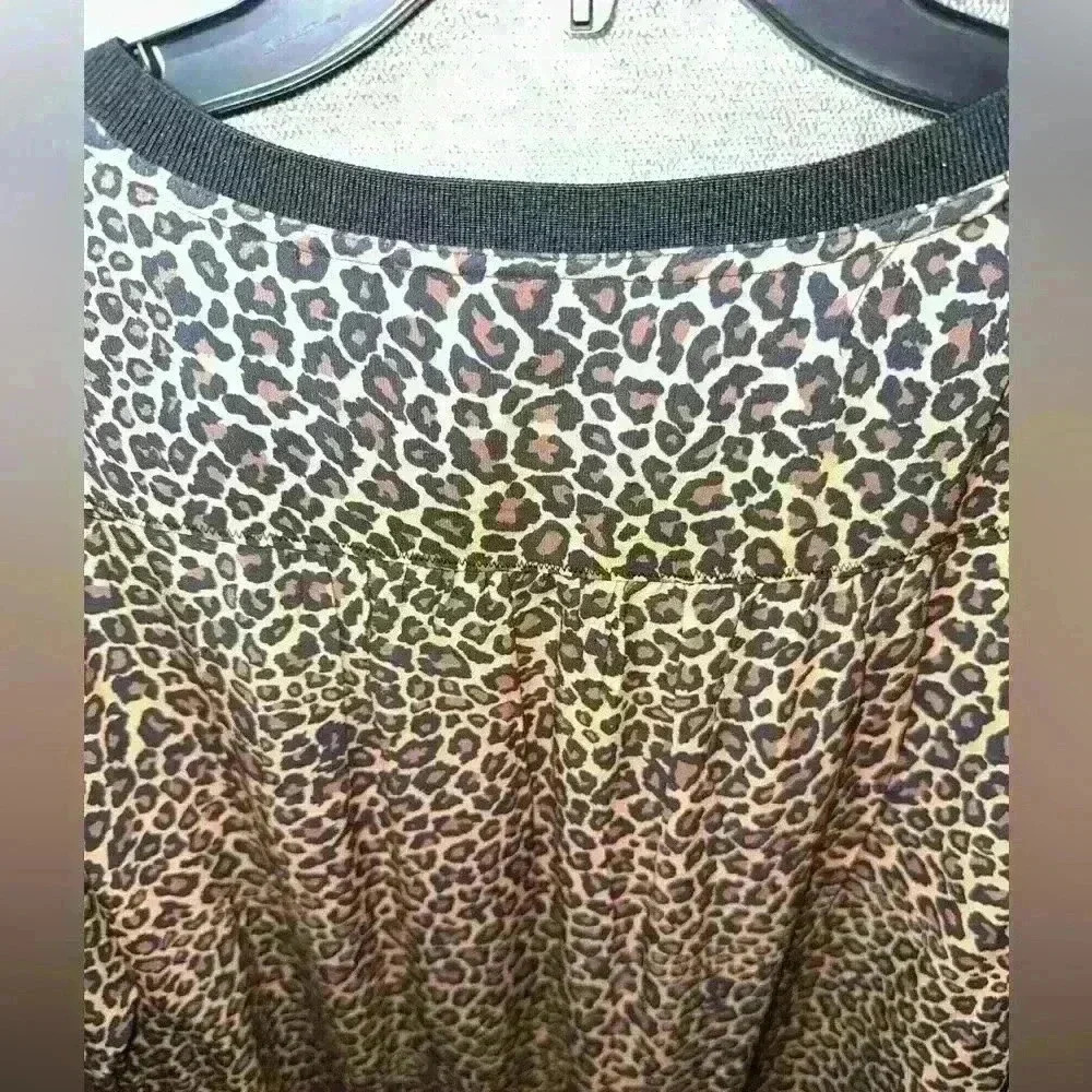 JOHNSTON & MURPHY Leopard Printed Knit Trim Blouse - Size Medium - NEW $99.50 - Picture 3 of 5